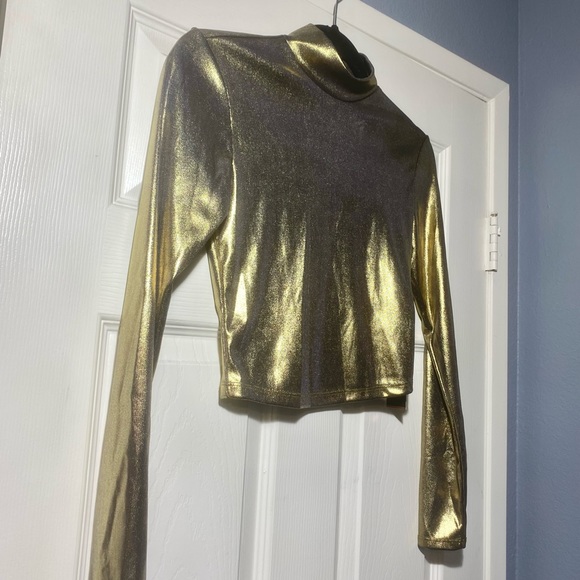 New Gold Metallic Mock Neck Crop Top - Picture 9 of 9